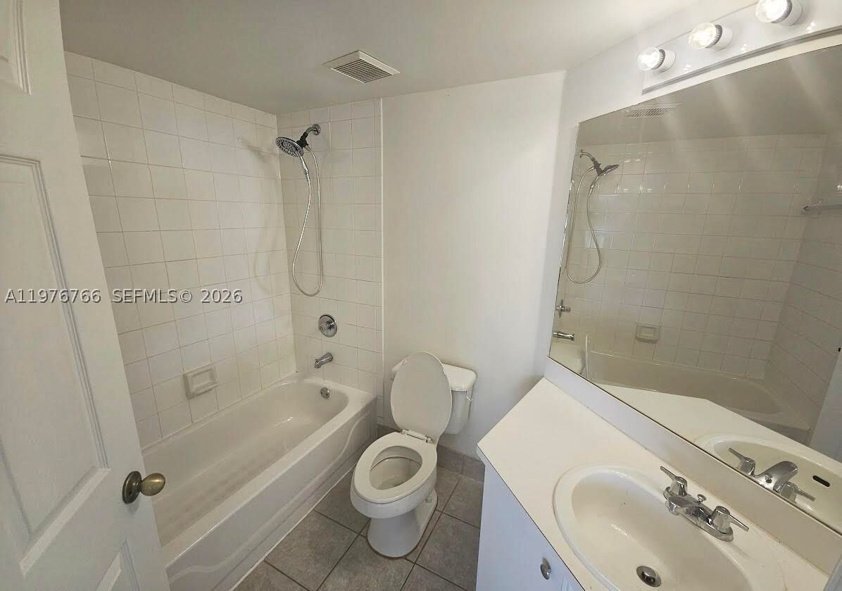Real estate property located at 2033 10th Ave #614, Broward, Village East Condo, Fort Lauderdale, FL