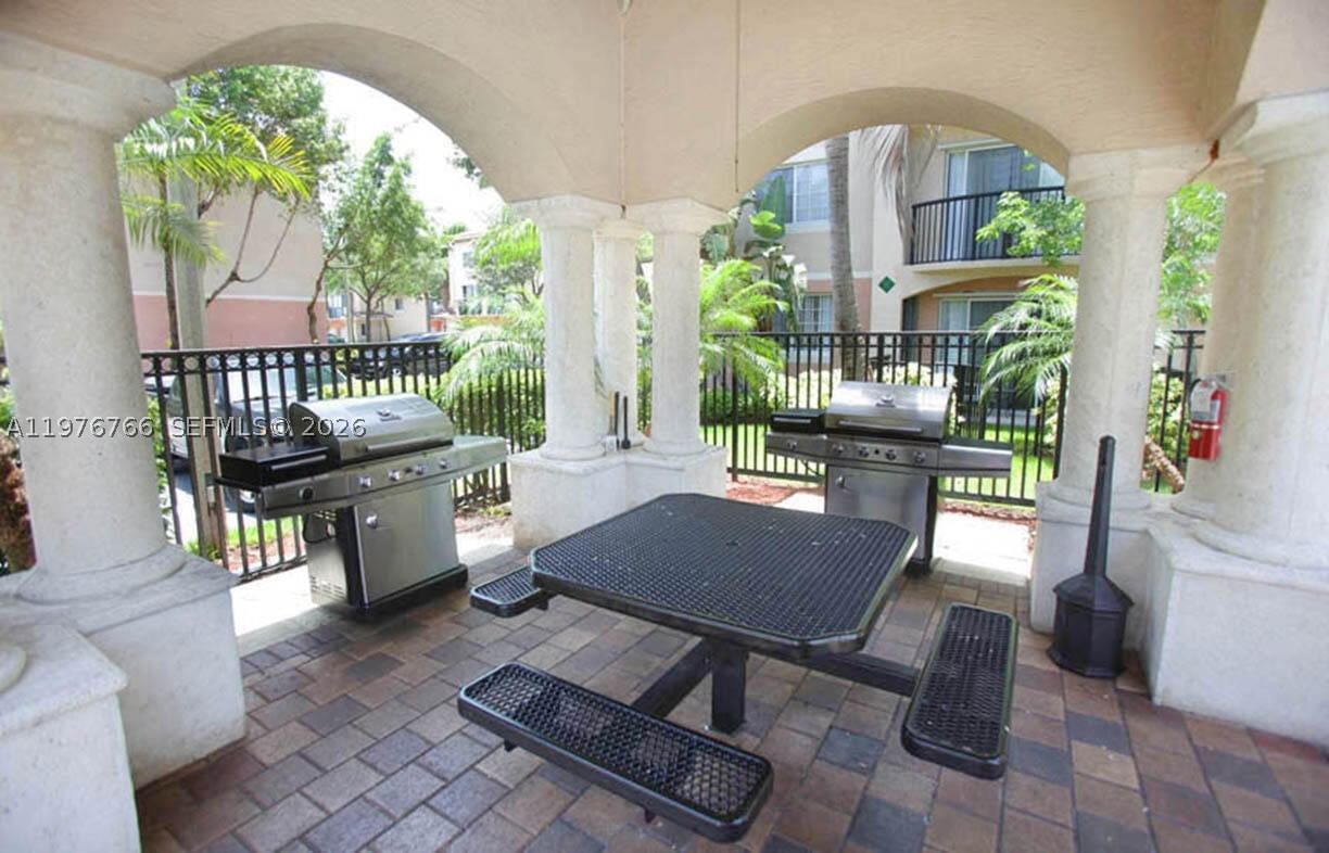 Real estate property located at 2033 10th Ave #614, Broward, Village East Condo, Fort Lauderdale, FL
