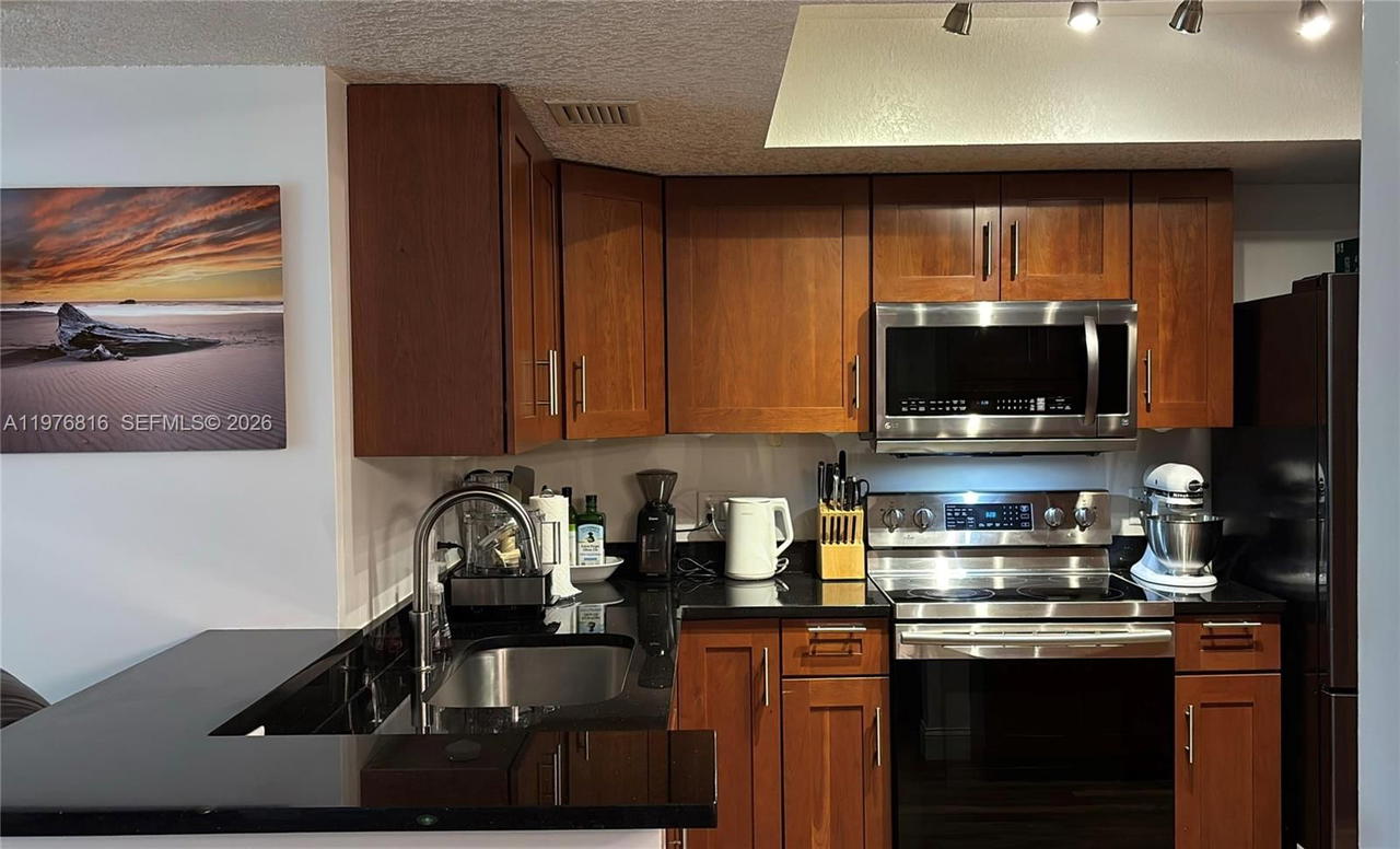 Real estate property located at 5570 44th St #204A, Broward, Inverwood Condo, Lauderhill, FL