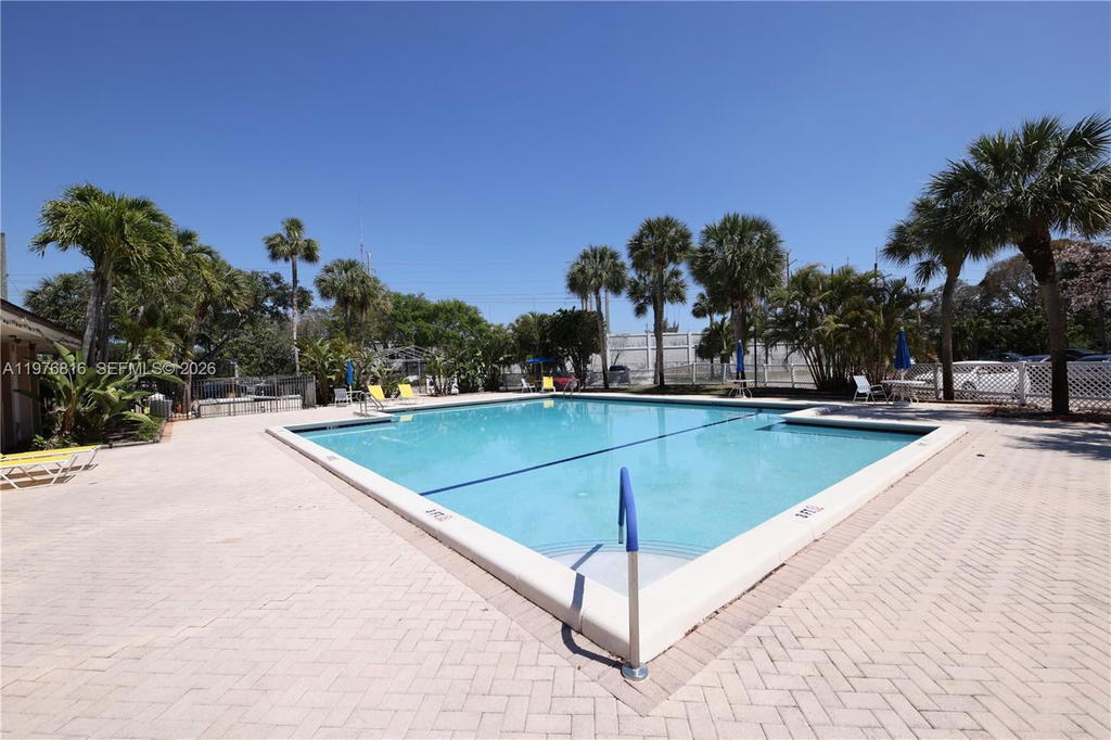 Real estate property located at 5570 44th St #204A, Broward, Inverwood Condo, Lauderhill, FL