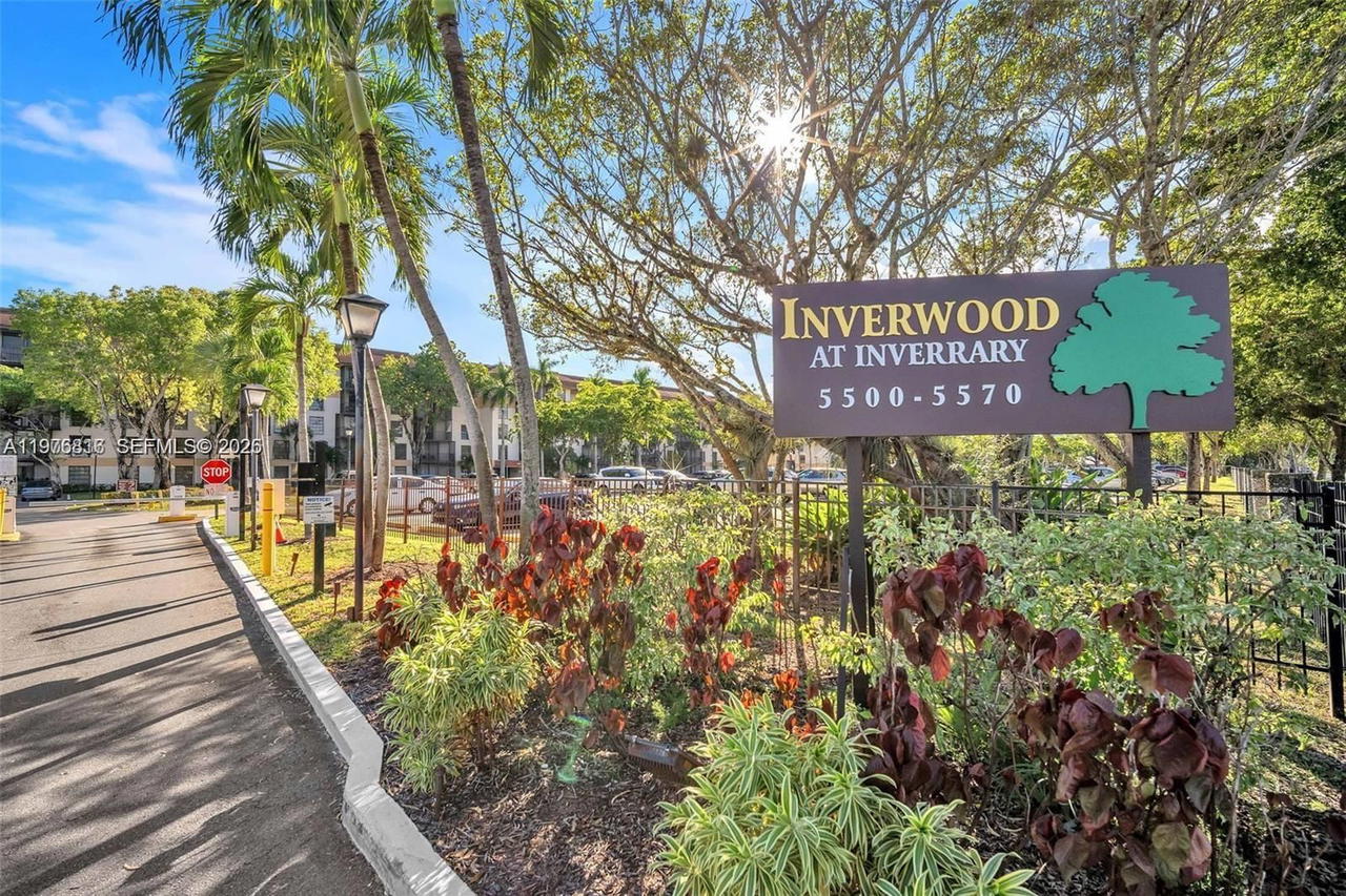 Real estate property located at 5570 44th St #204A, Broward, Inverwood Condo, Lauderhill, FL