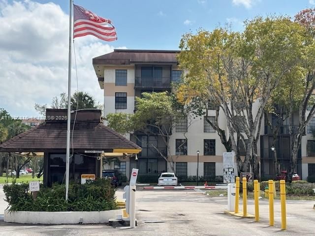 Real estate property located at 5570 44th St #204A, Broward, Inverwood Condo, Lauderhill, FL
