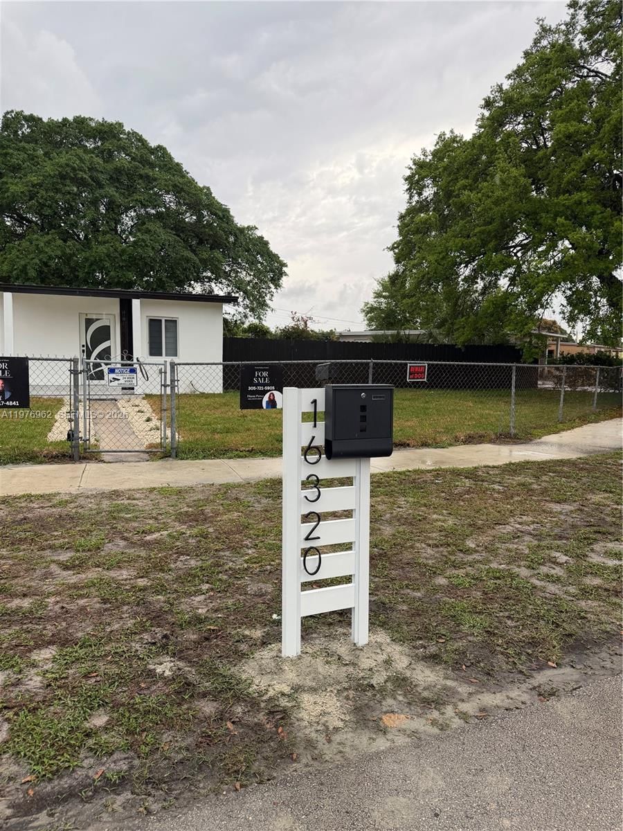 Real estate property located at 16320 19 CT, Miami-dade, Bunche Park Pb 50-20 Lot 1, Miami Gardens, FL