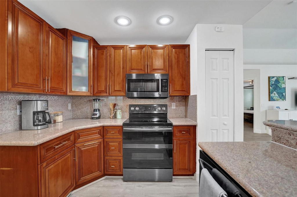Real estate property located at 9304 Arborwood Cir, Broward, Forest Ridge Cluster Home, Davie, FL