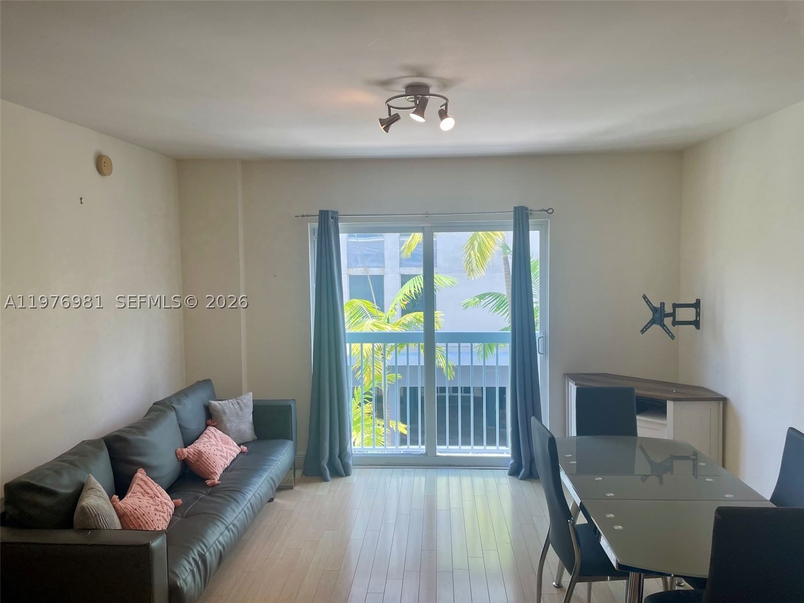 Real estate property located at 2740 28th Ter #304, Miami-dade, Villaggio In The Grove To, Miami, FL