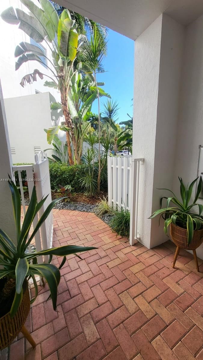 Real estate property located at 10730 66th St #105, Miami-dade, Captiva Condo A, Doral, FL