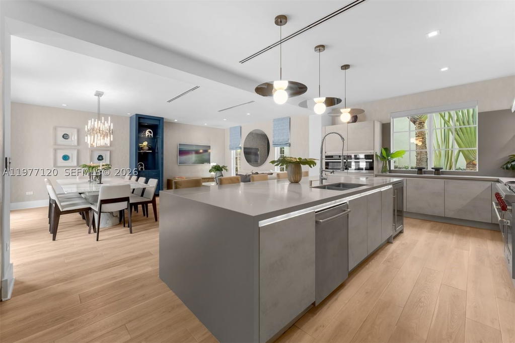 Real estate property located at 2887 Pine Tree Dr, Miami-dade, Flamingo Terrace Sub, Miami Beach, FL