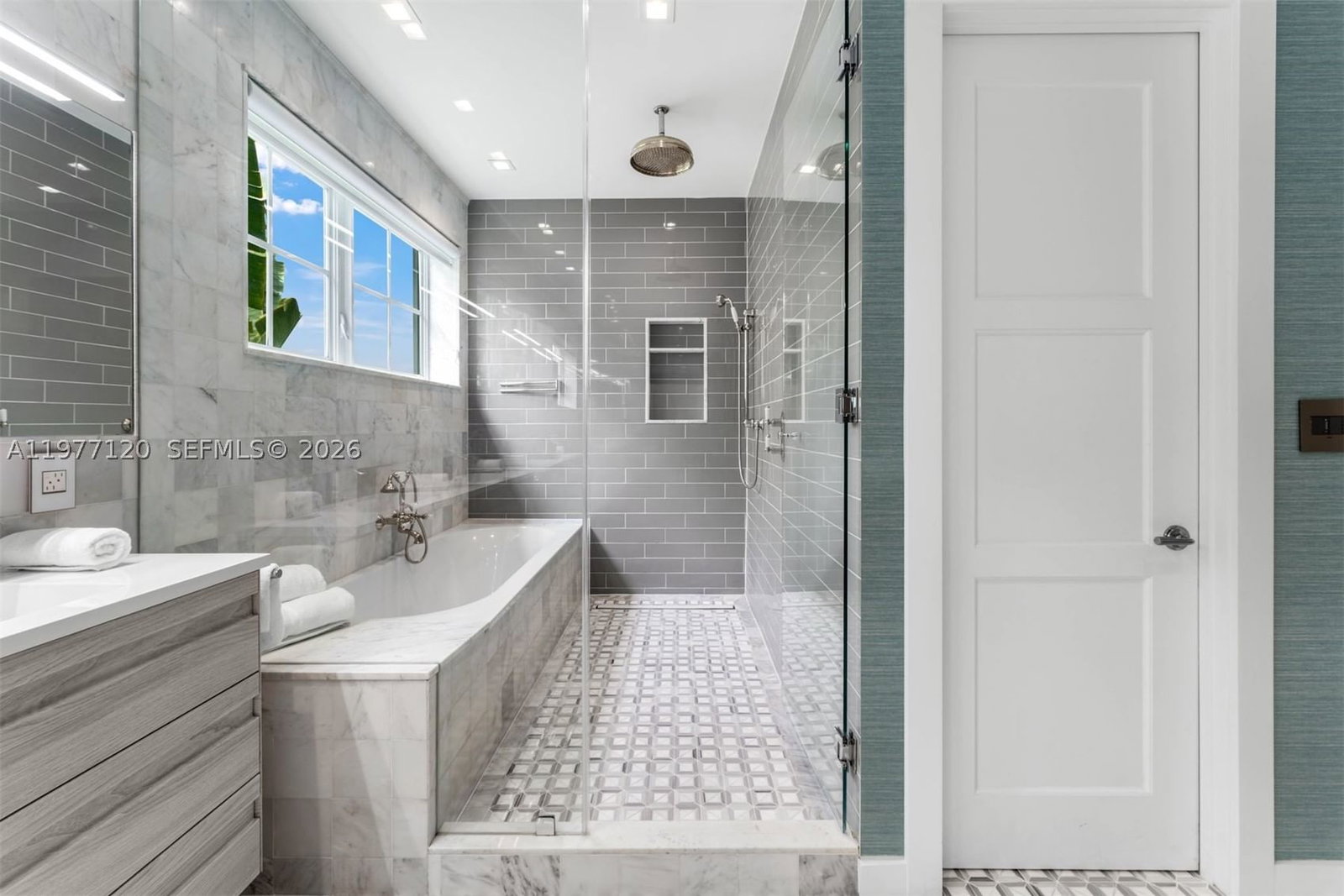 Real estate property located at 2887 Pine Tree Dr, Miami-dade, Flamingo Terrace Sub, Miami Beach, FL