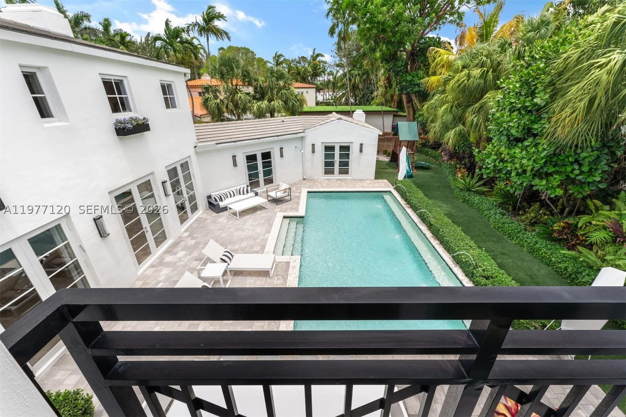 Real estate property located at 2887 Pine Tree Dr, Miami-dade, Flamingo Terrace Sub, Miami Beach, FL
