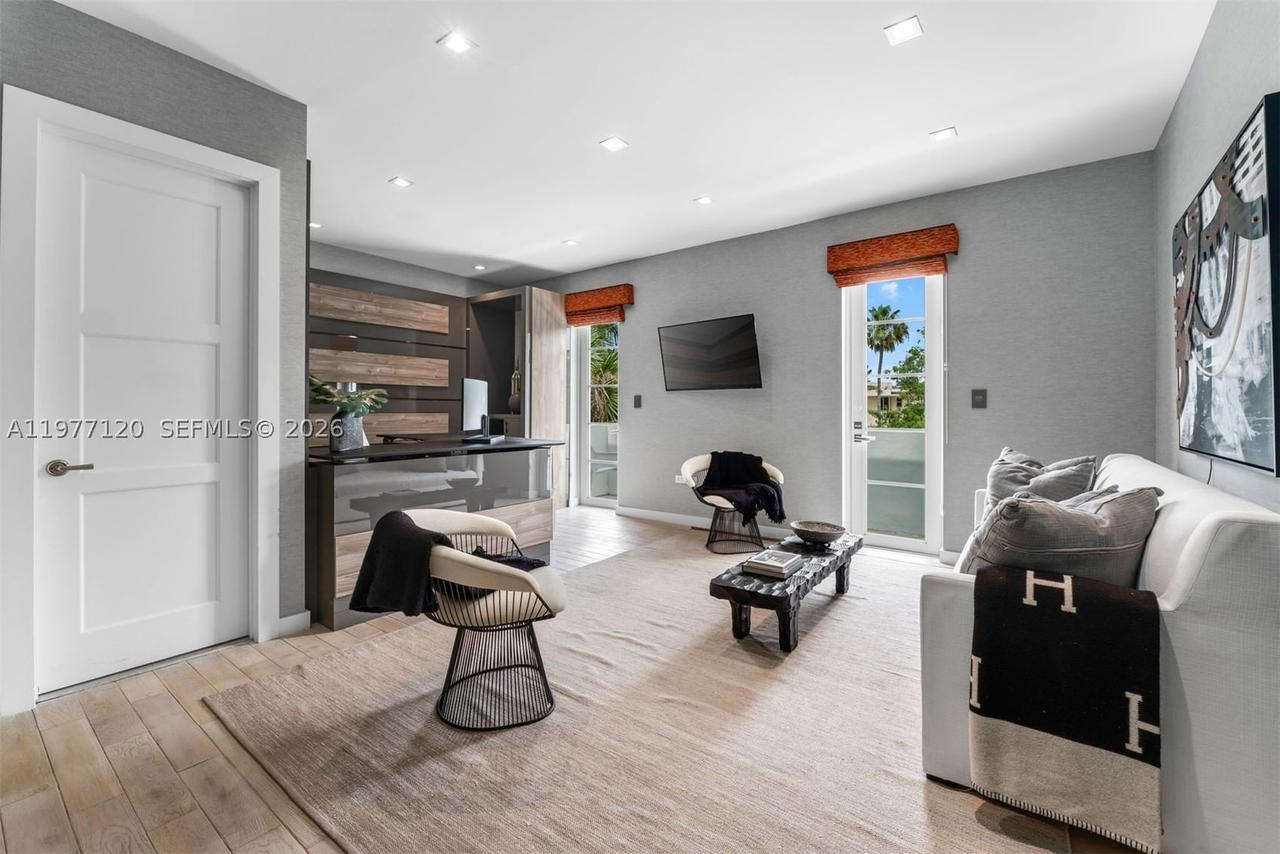 Real estate property located at 2887 Pine Tree Dr, Miami-dade, Flamingo Terrace Sub, Miami Beach, FL