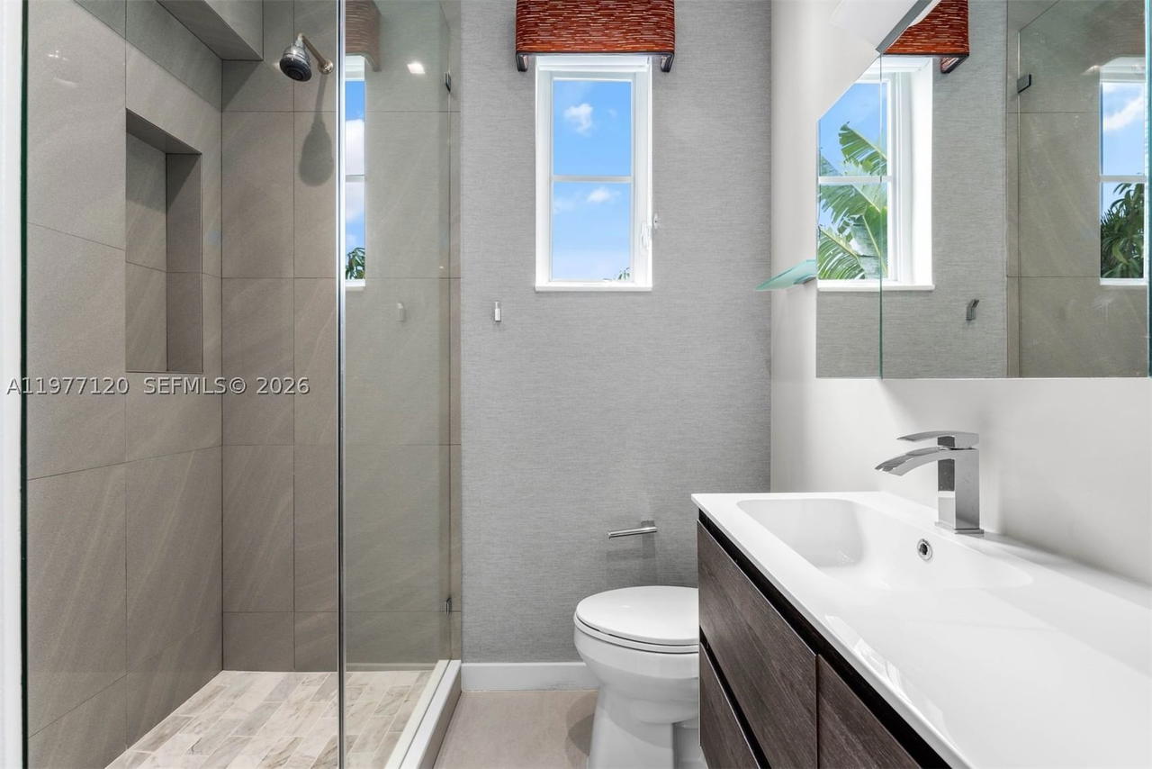 Real estate property located at 2887 Pine Tree Dr, Miami-dade, Flamingo Terrace Sub, Miami Beach, FL