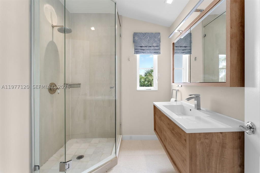 Real estate property located at 2887 Pine Tree Dr, Miami-dade, Flamingo Terrace Sub, Miami Beach, FL