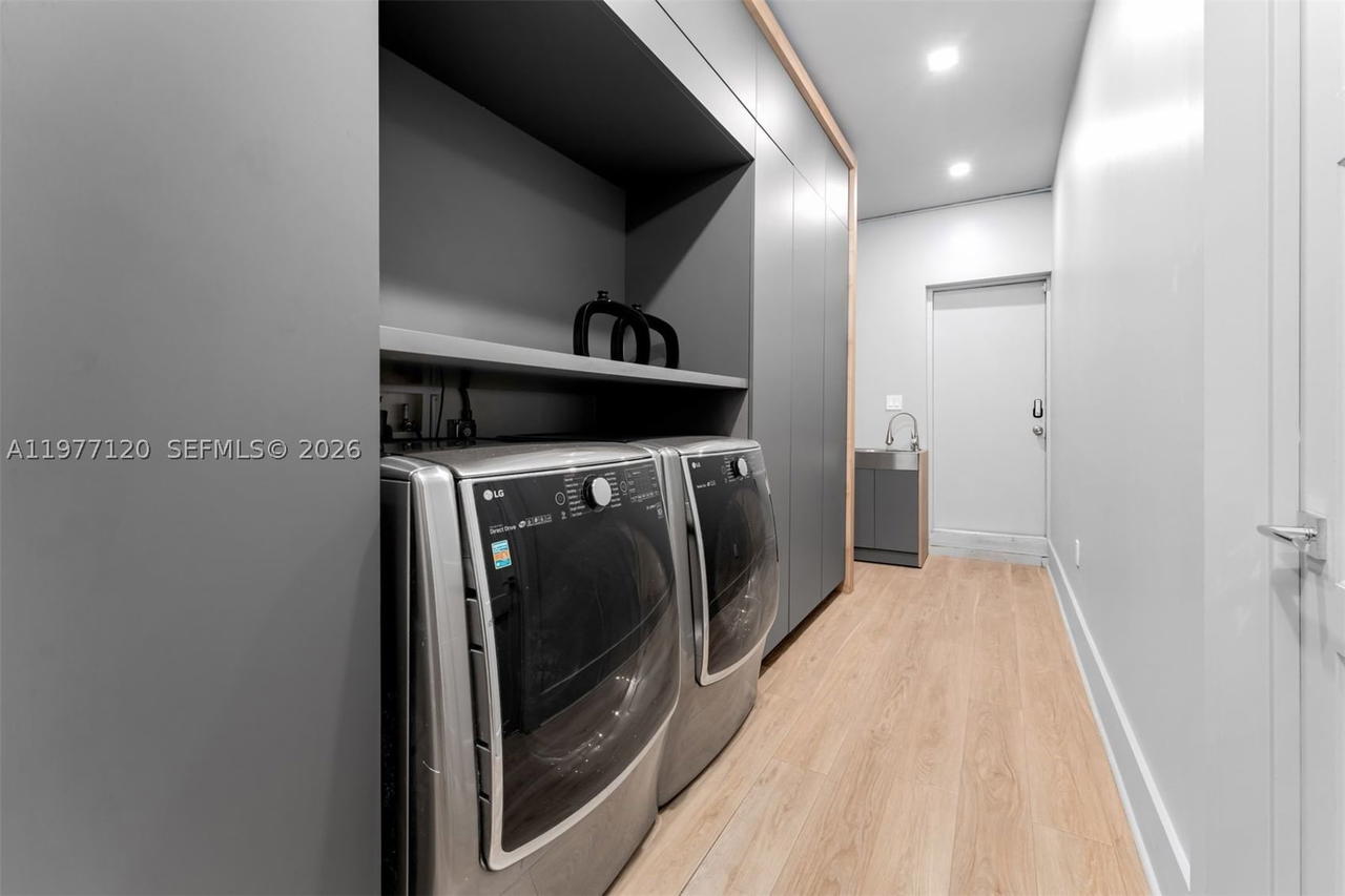 Real estate property located at 2887 Pine Tree Dr, Miami-dade, Flamingo Terrace Sub, Miami Beach, FL