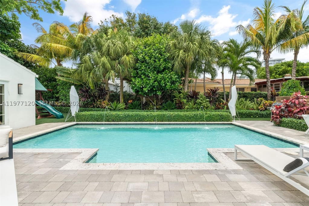 Real estate property located at 2887 Pine Tree Dr, Miami-dade, Flamingo Terrace Sub, Miami Beach, FL