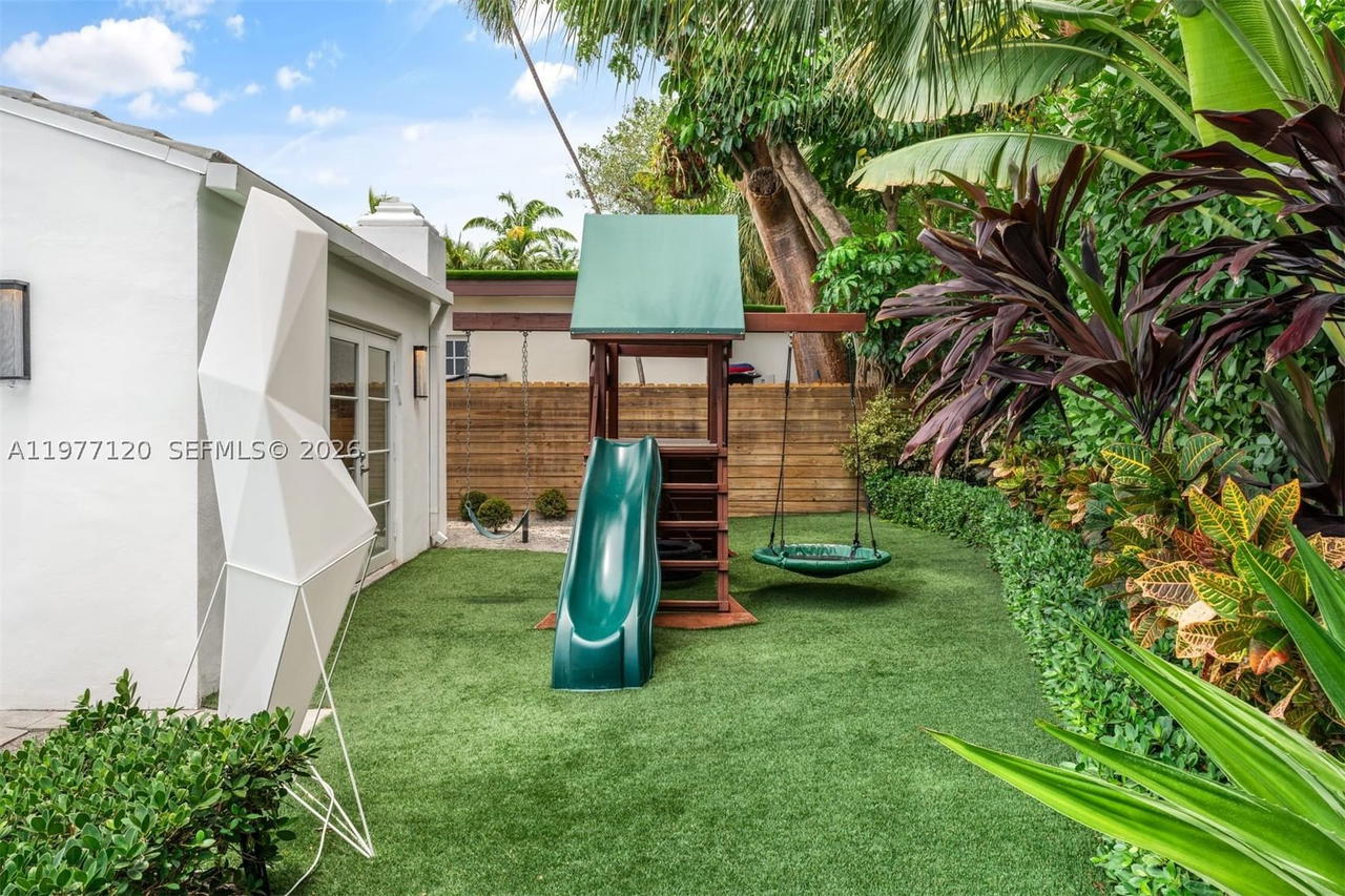 Real estate property located at 2887 Pine Tree Dr, Miami-dade, Flamingo Terrace Sub, Miami Beach, FL