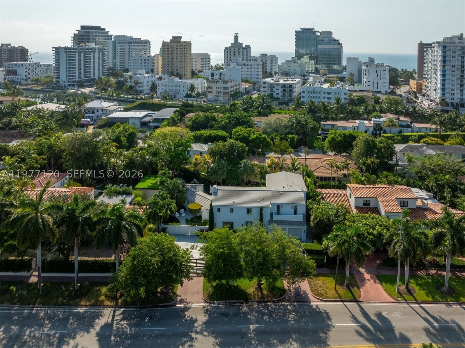 Real estate property located at 2887 Pine Tree Dr, Miami-dade, Flamingo Terrace Sub, Miami Beach, FL