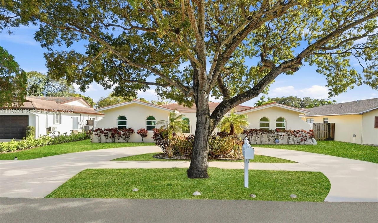 Real estate property located at 1880 206th Ter, Miami-dade, Highland Lakes Estates, Miami, FL
