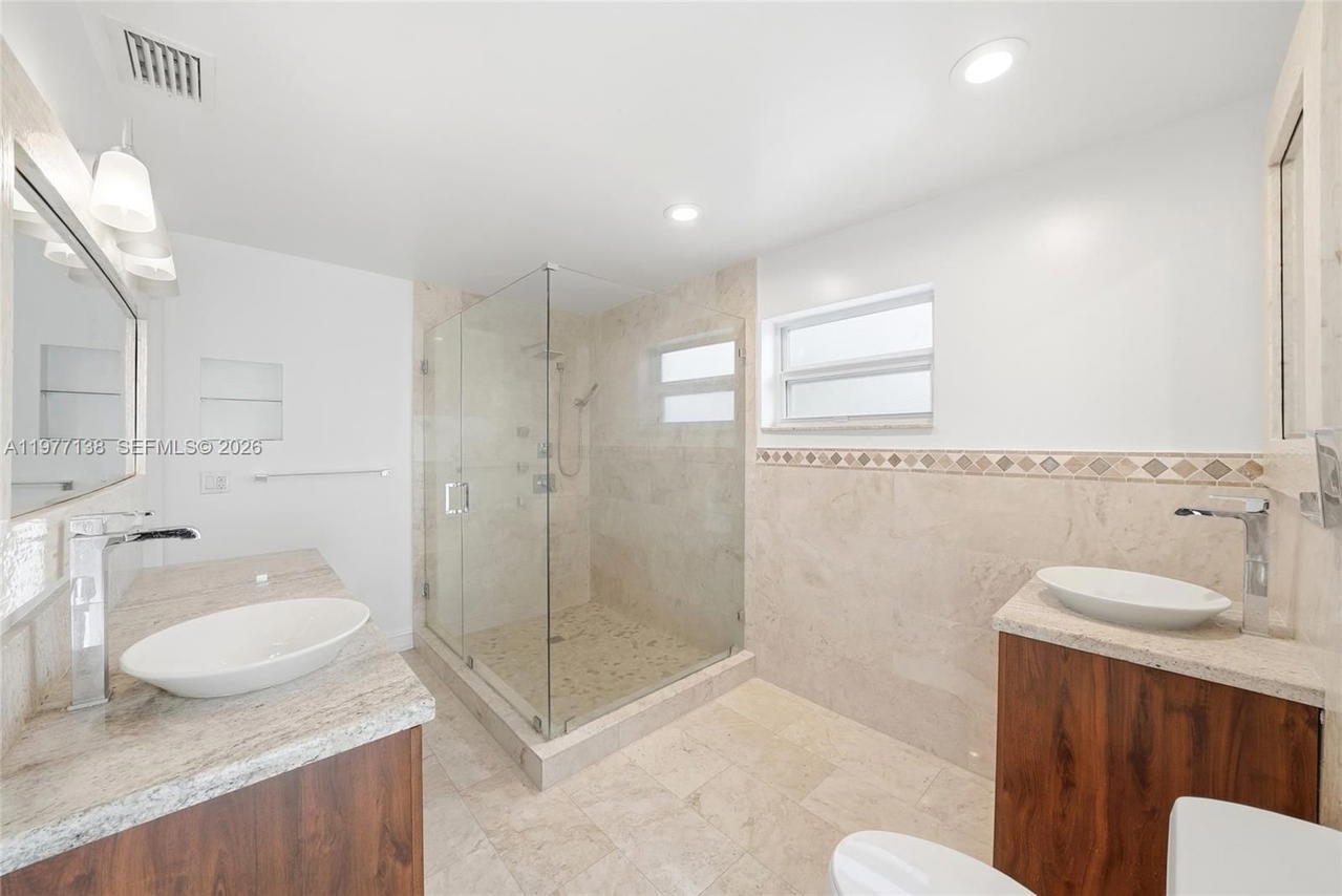 Real estate property located at 1880 206th Ter, Miami-dade, Highland Lakes Estates, Miami, FL