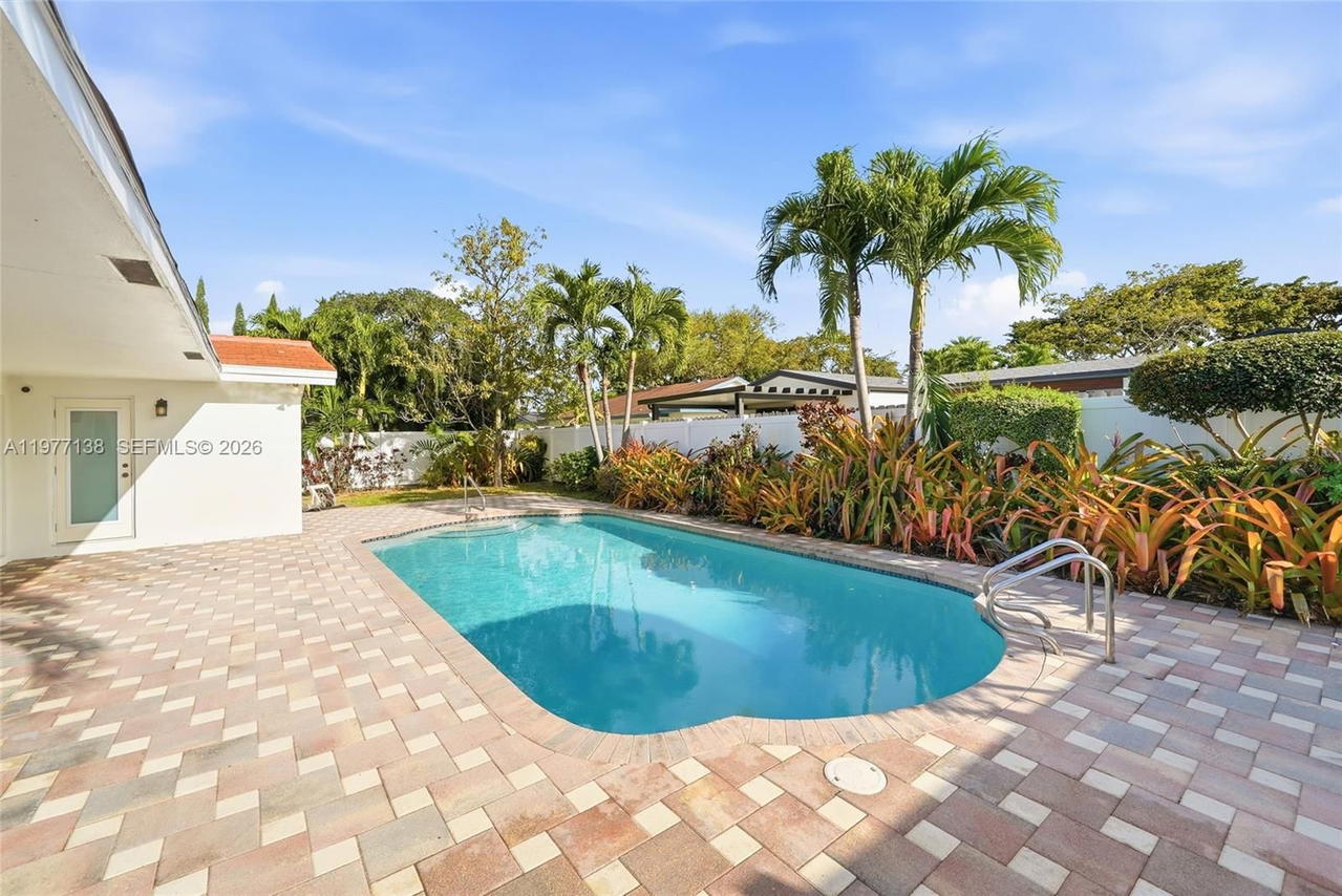 Real estate property located at 1880 206th Ter, Miami-dade, Highland Lakes Estates, Miami, FL