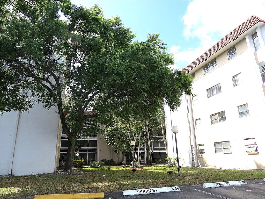 Real estate property located at 3591 Inverrary Dr #203, Broward, Las Vistas B In Inverrary, Lauderhill, FL