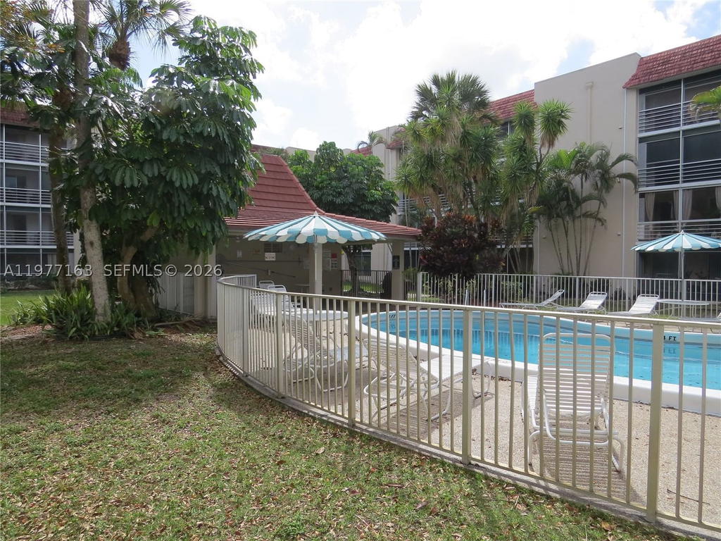 Real estate property located at 3591 Inverrary Dr #203, Broward, Las Vistas B In Inverrary, Lauderhill, FL