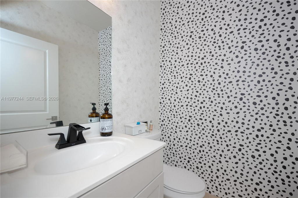Real estate property located at 340 194th Ln, Miami-dade, Champion Lakes, Miami, FL