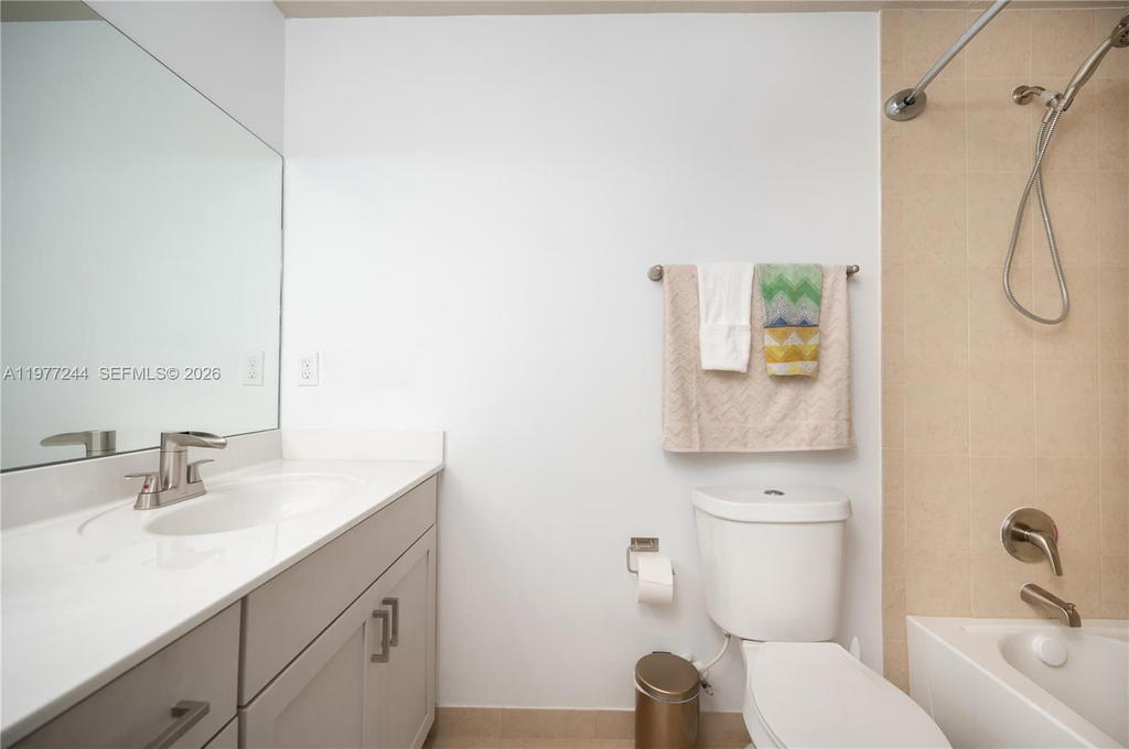Real estate property located at 340 194th Ln, Miami-dade, Champion Lakes, Miami, FL