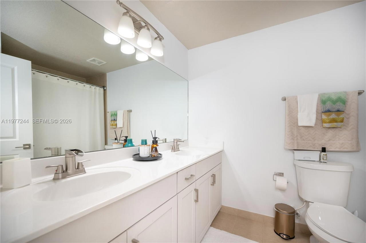 Real estate property located at 340 194th Ln, Miami-dade, Champion Lakes, Miami, FL