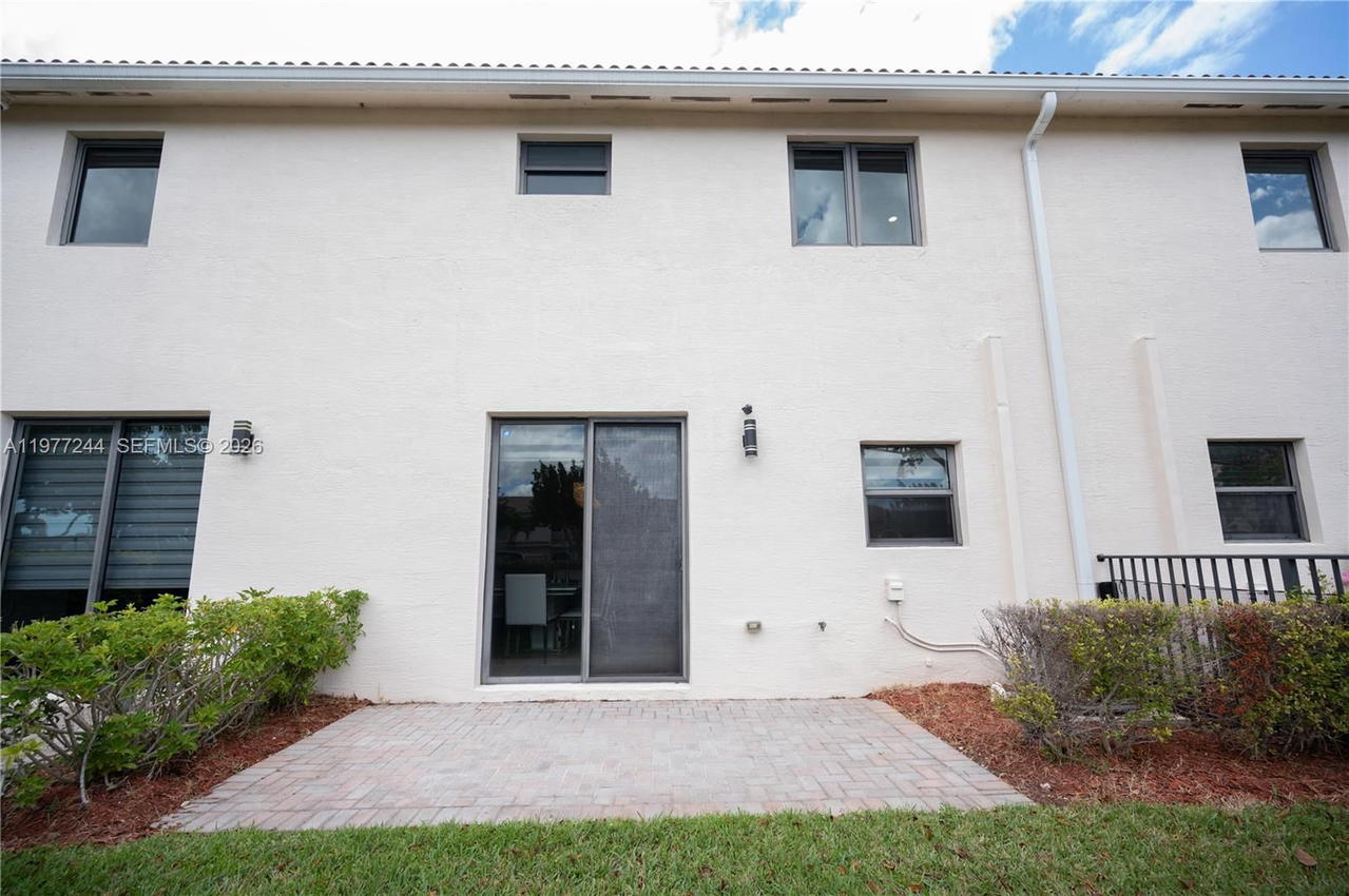 Real estate property located at 340 194th Ln, Miami-dade, Champion Lakes, Miami, FL