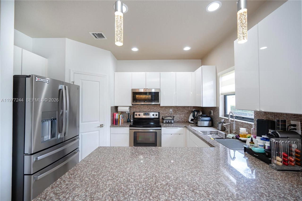 Real estate property located at 340 194th Ln, Miami-dade, Champion Lakes, Miami, FL