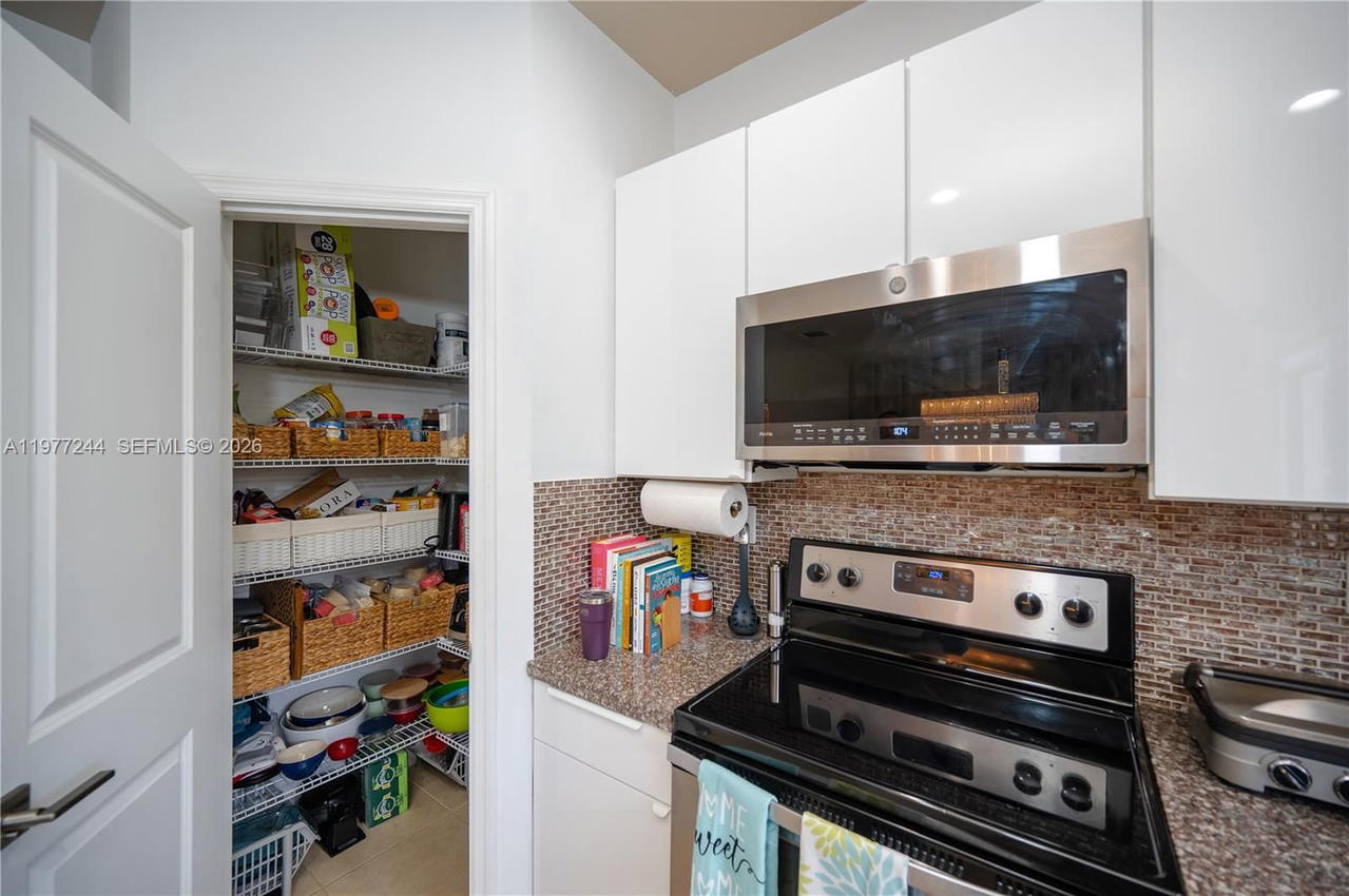 Real estate property located at 340 194th Ln, Miami-dade, Champion Lakes, Miami, FL
