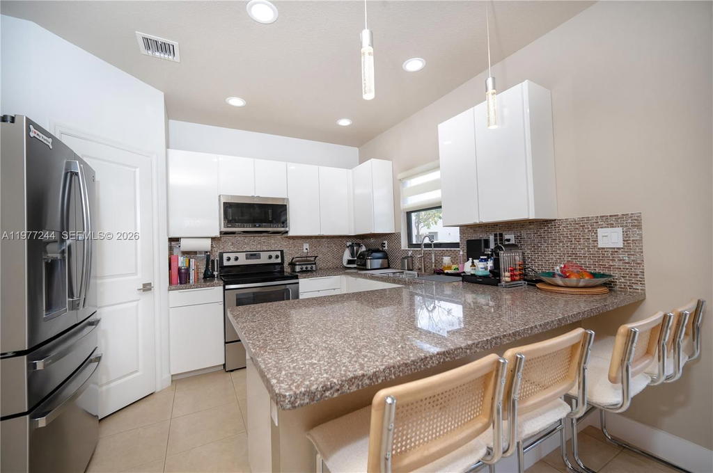 Real estate property located at 340 194th Ln, Miami-dade, Champion Lakes, Miami, FL