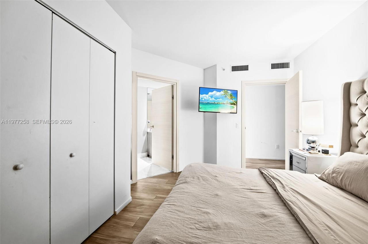 Real estate property located at 801 Miami Ave #2705, Miami-dade, 801 Sma Residences Condo, Miami, FL