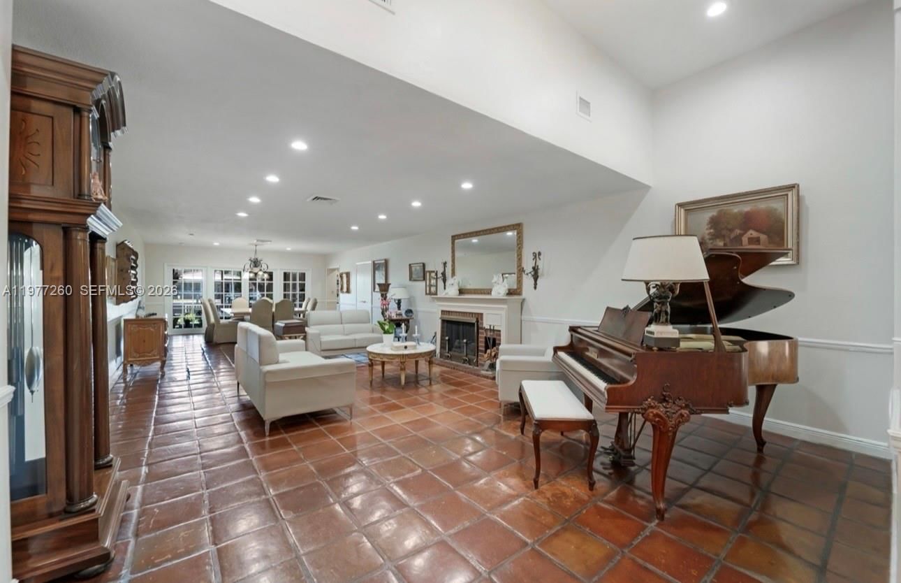 Real estate property located at 2046 15th St, Broward, Lauder Gate Isles, Fort Lauderdale, FL