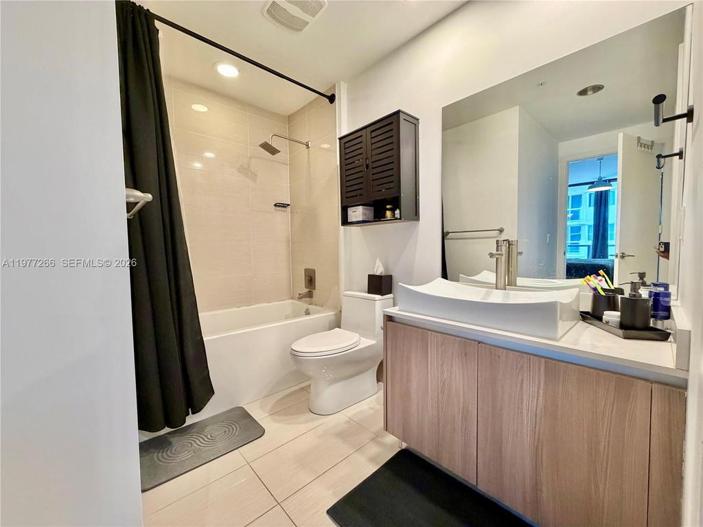 Real estate property located at 201 17th Rd #304, Miami-dade, Cassa Brickell Condo, Miami, FL