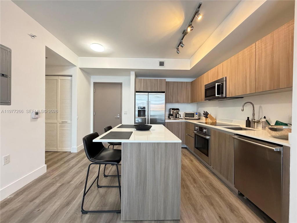 Real estate property located at 201 17th Rd #304, Miami-dade, Cassa Brickell Condo, Miami, FL