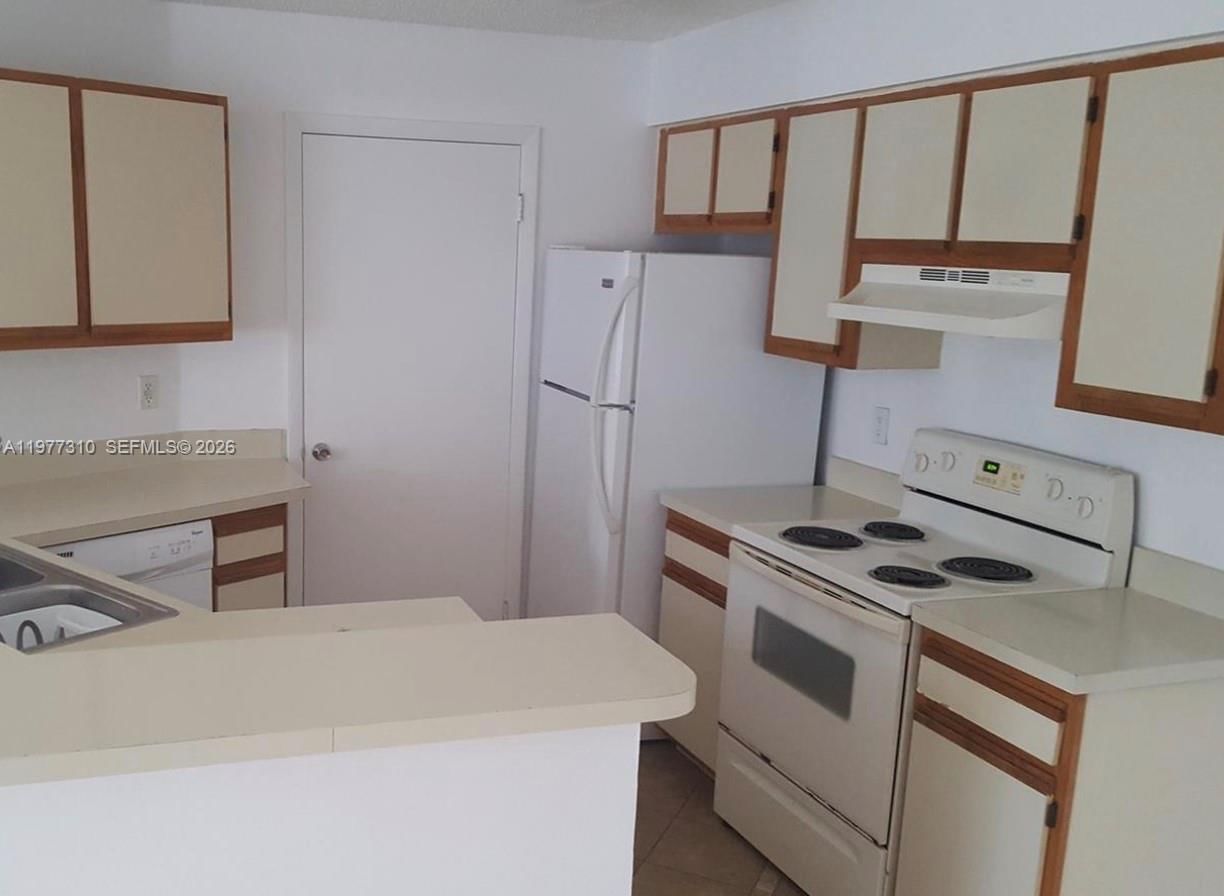 Real estate property located at 9999 Summerbreeze Dr #420, Broward, Summerbreeze Condo, Sunrise, FL