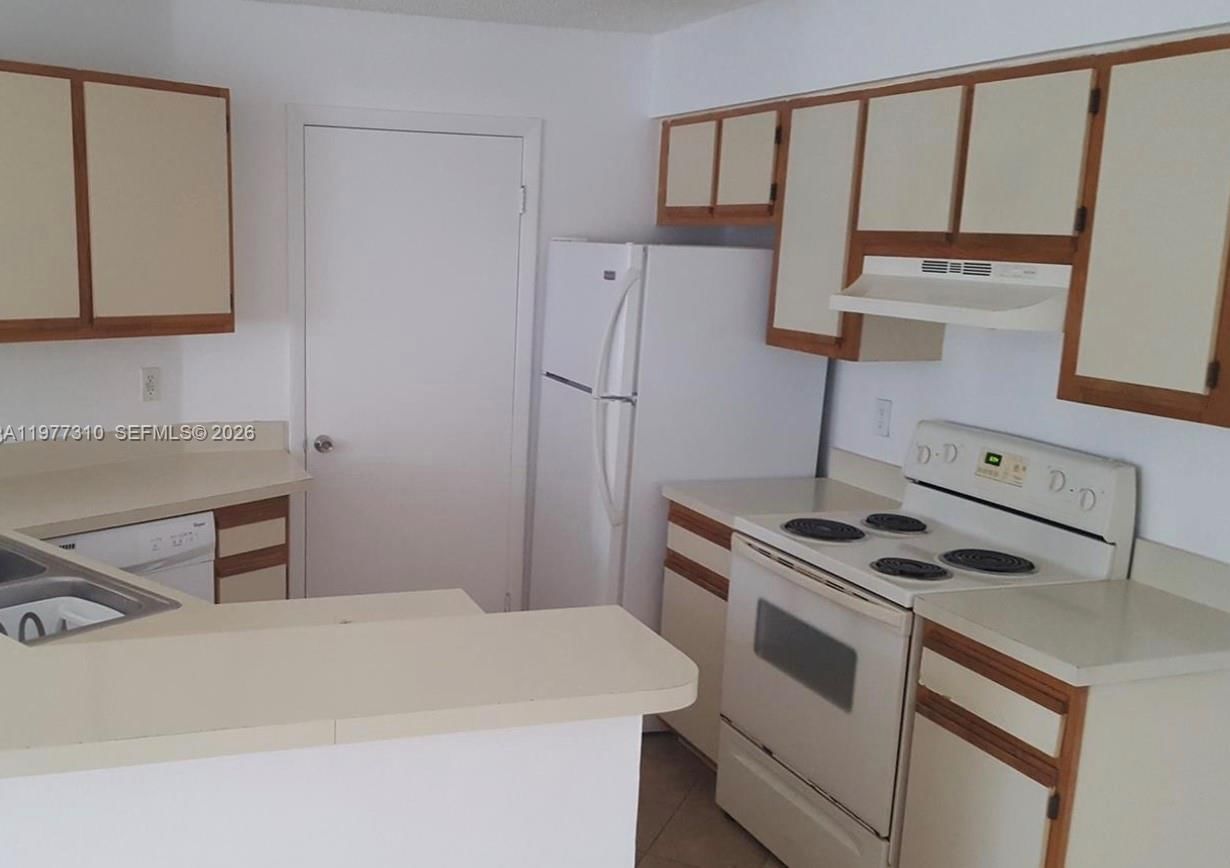 Real estate property located at 9999 Summerbreeze Dr #420, Broward, Summerbreeze Condo, Sunrise, FL