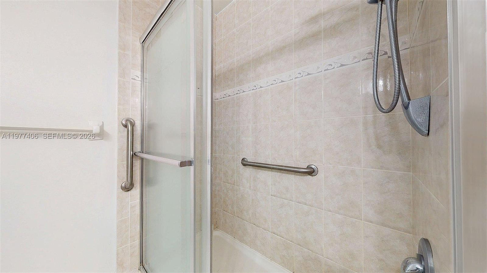 Real estate property located at 5300 Washington St D303, Broward, Beverly Hills Condo Numbe, Hollywood, FL