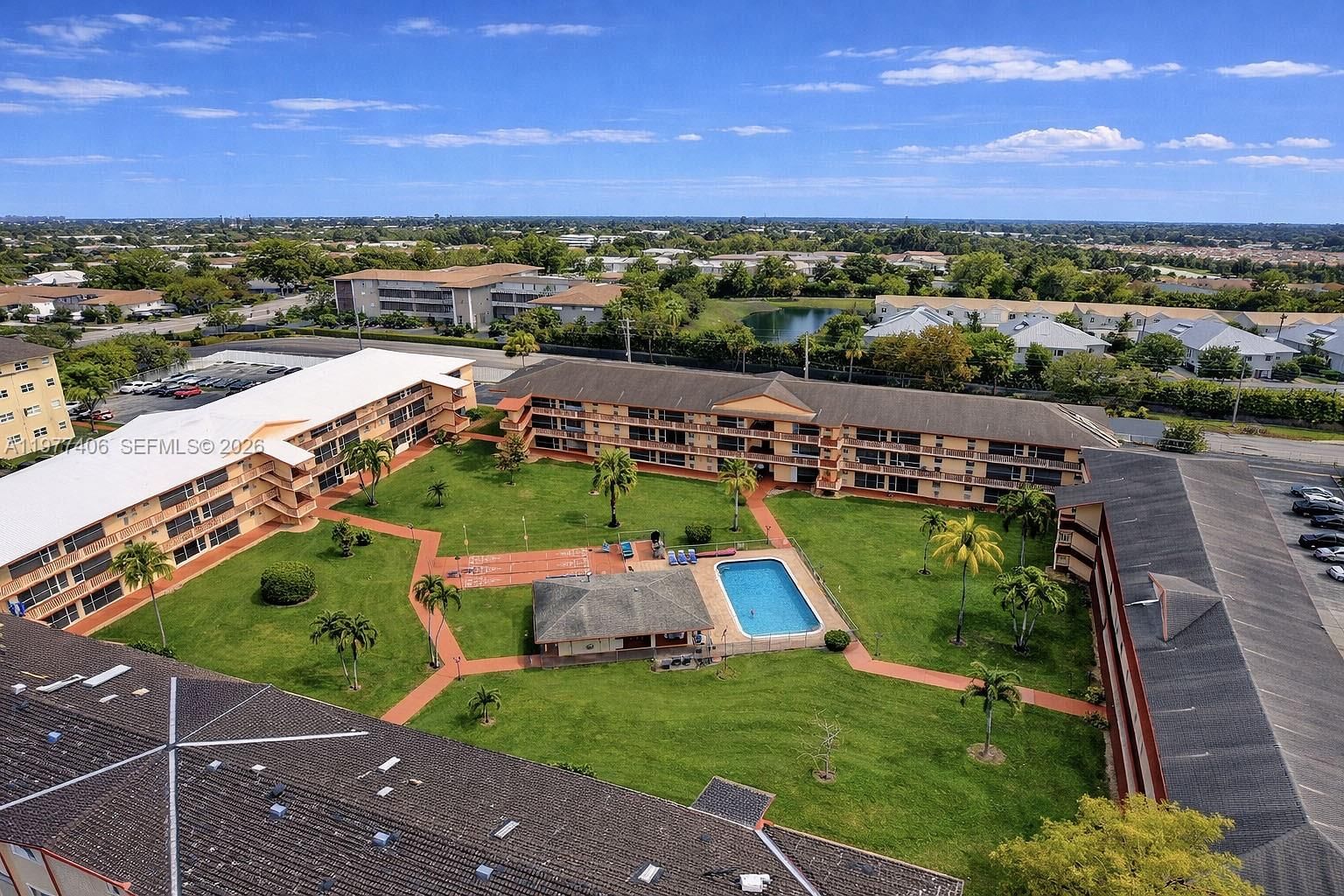 Real estate property located at 5300 Washington St D303, Broward, Beverly Hills Condo Numbe, Hollywood, FL