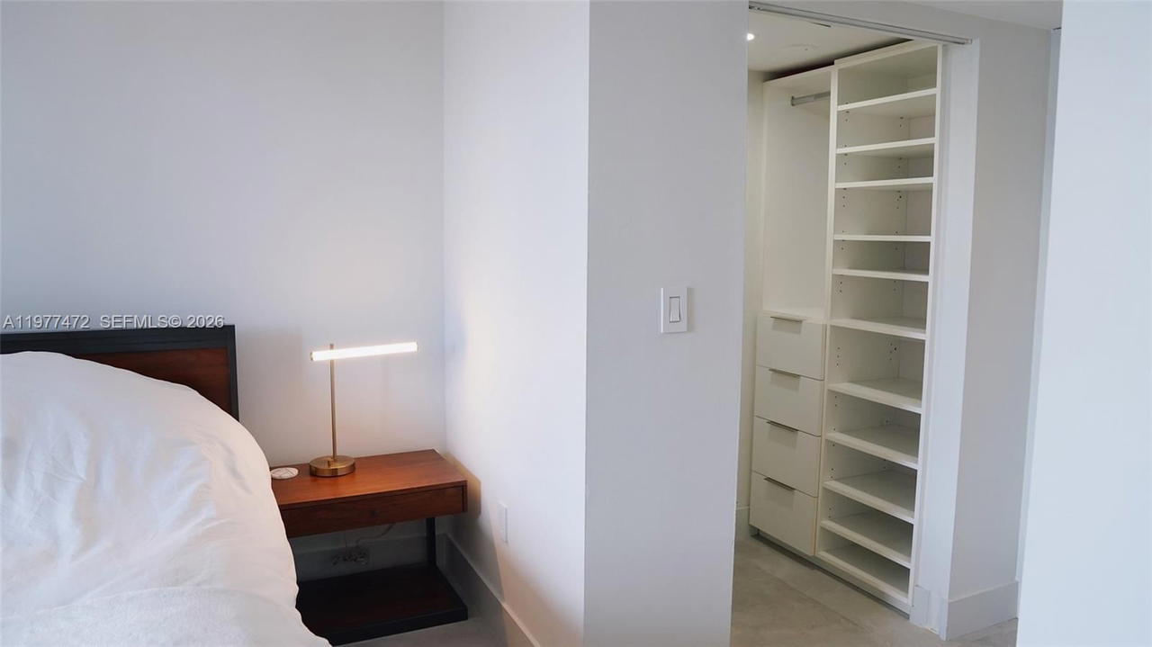 Real estate property located at 540 Brickell Key Dr #1711, Miami-dade, Brickell Key Ii Condo, Miami, FL