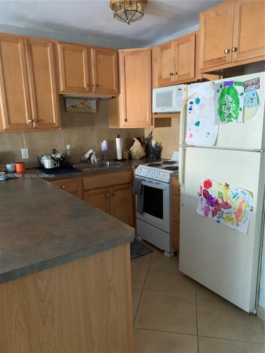 Real estate property located at 322 Taylor St #2D, Broward, President Co-op, Hollywood, FL