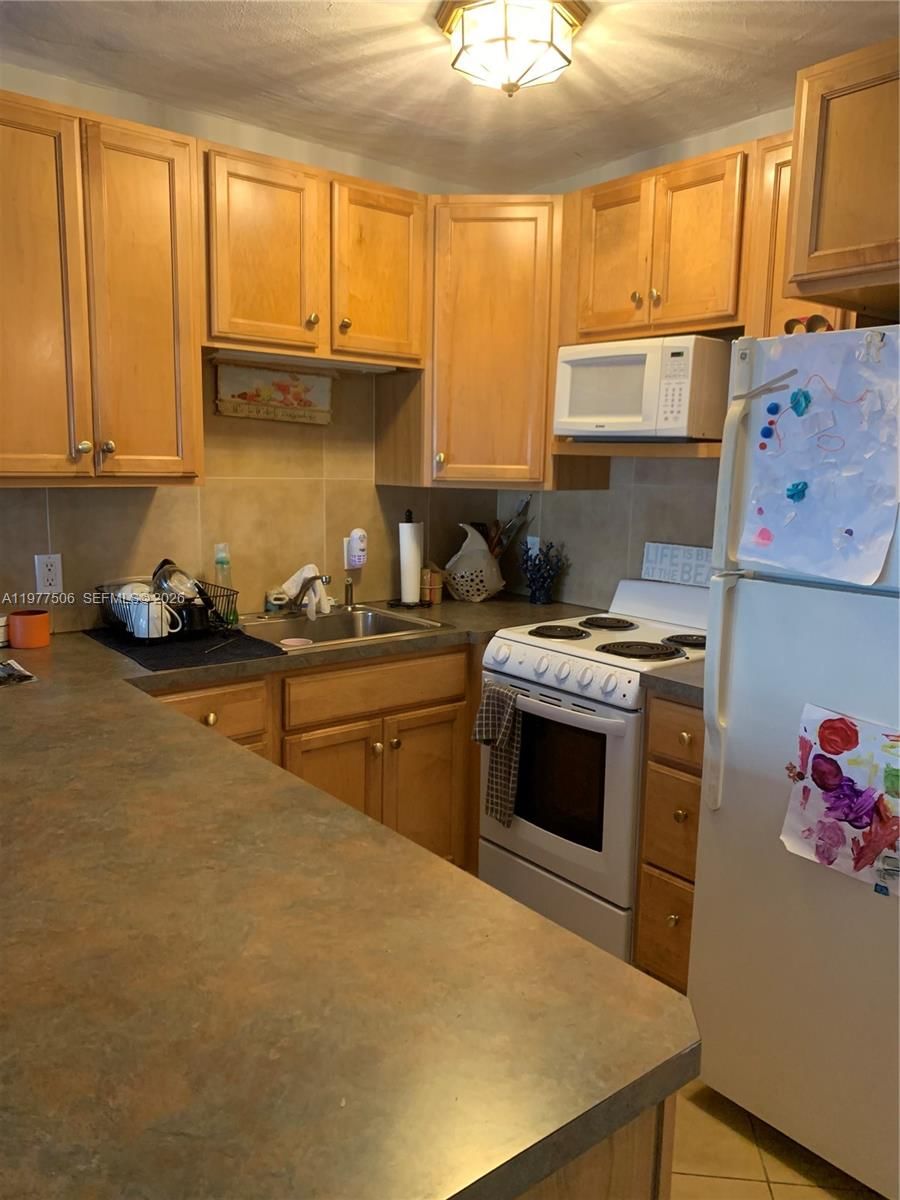 Real estate property located at 322 Taylor St #2D, Broward, President Co-op, Hollywood, FL