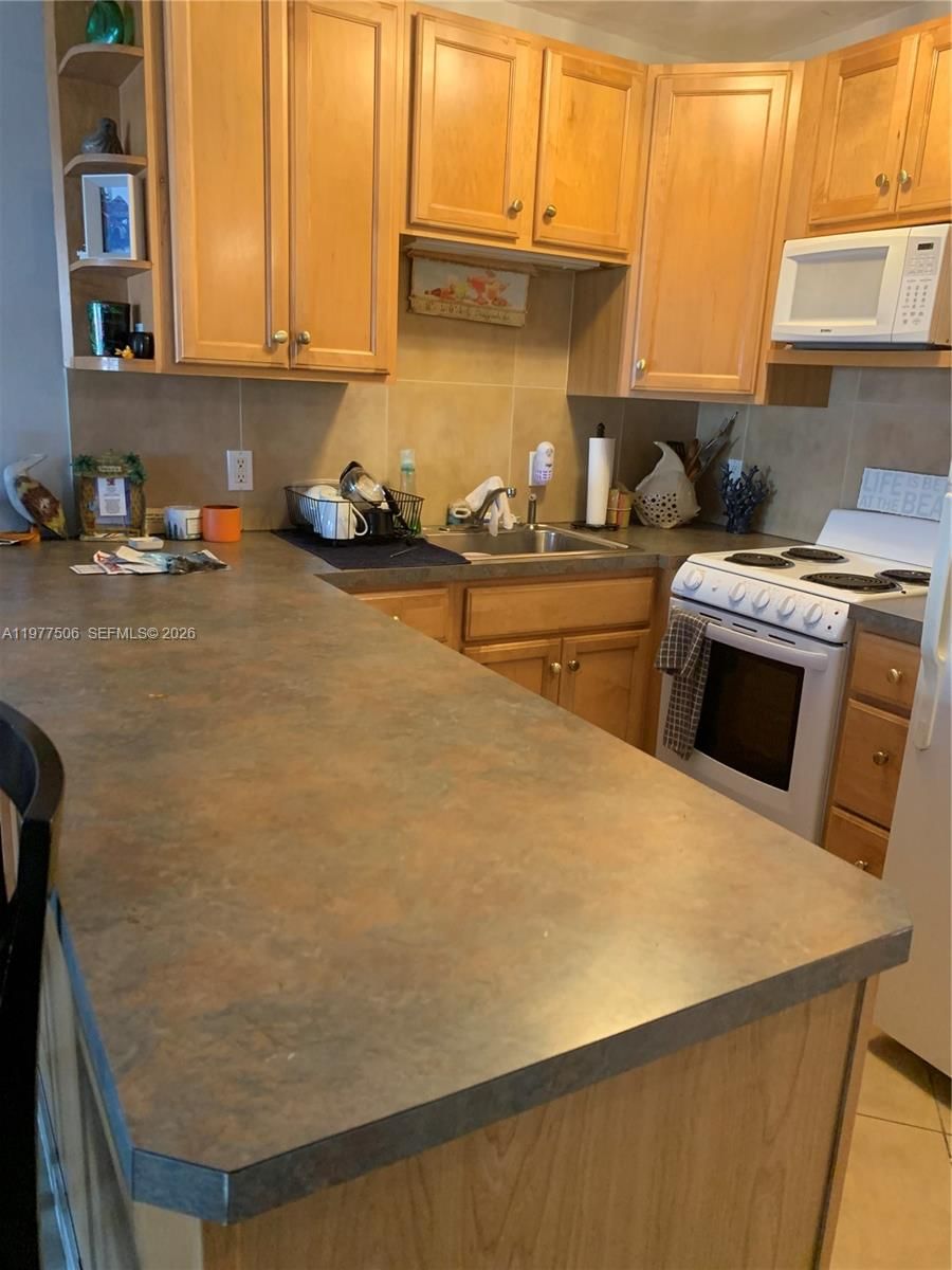 Real estate property located at 322 Taylor St #2D, Broward, President Co-op, Hollywood, FL