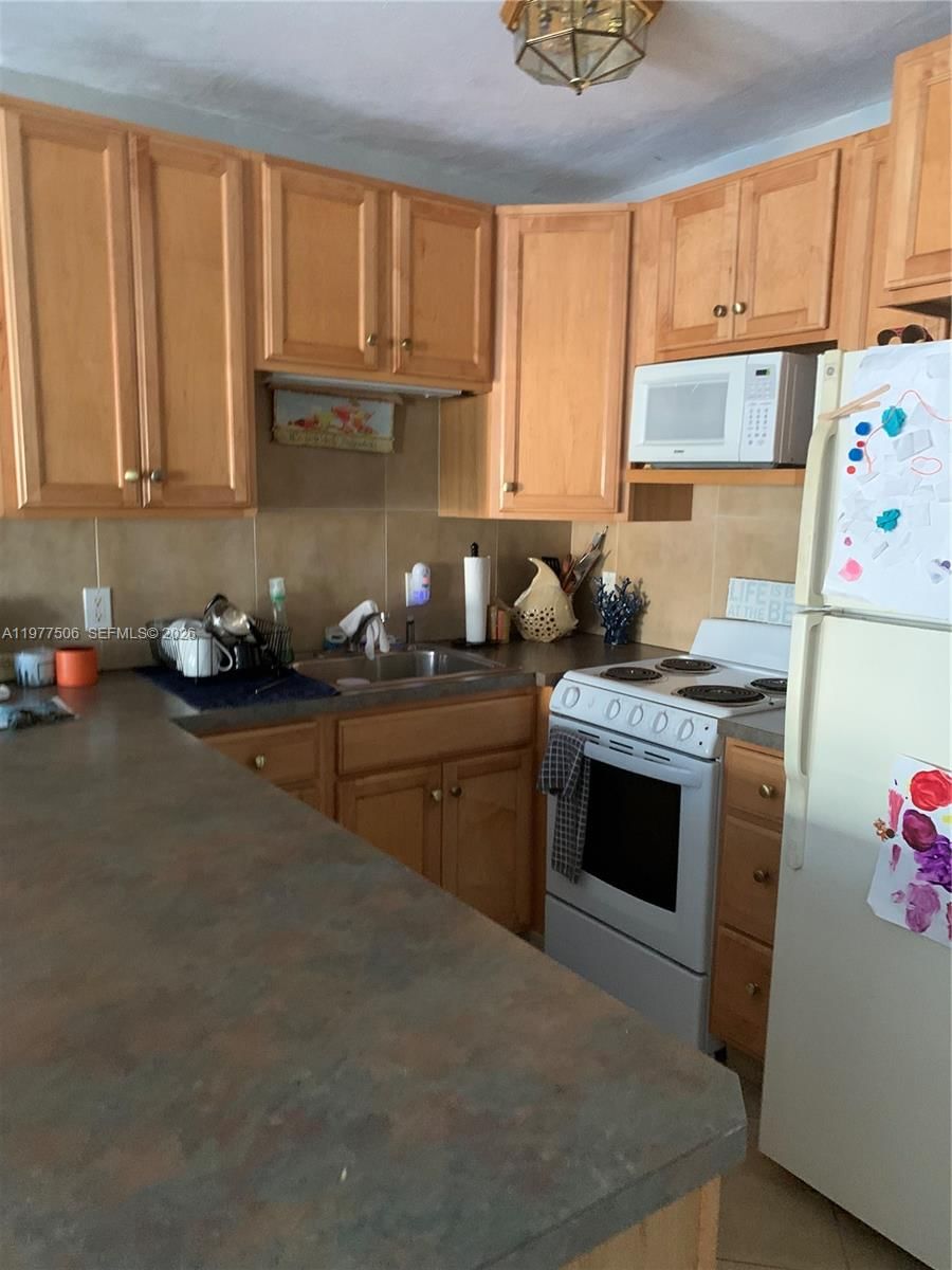 Real estate property located at 322 Taylor St #2D, Broward, President Co-op, Hollywood, FL