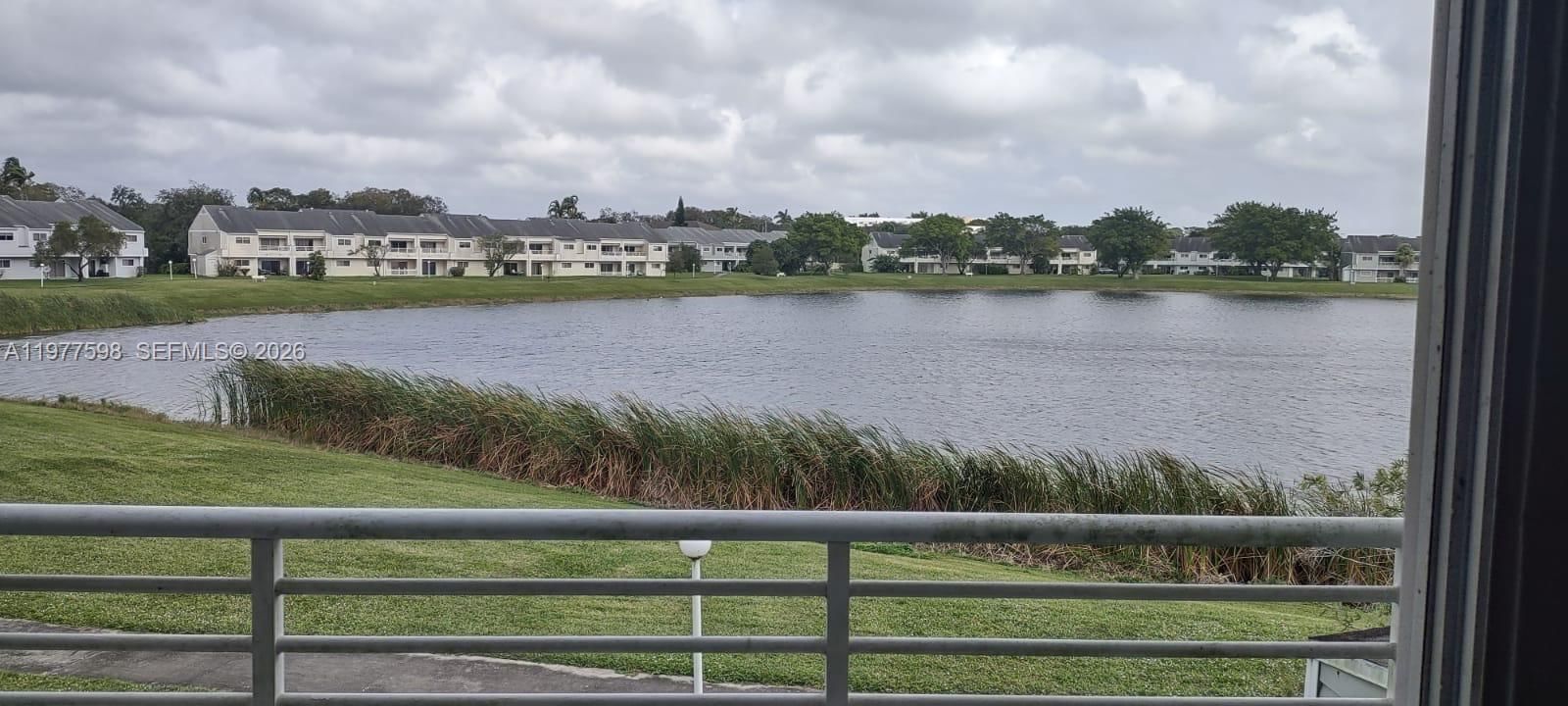 Real estate property located at 3437 44th St #206, Broward, Summer Lake, Oakland Park, FL