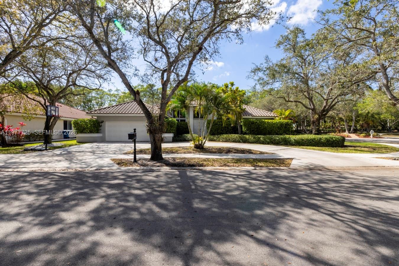Real estate property located at 1202 Manor Dr S, Broward, Country Isles, Weston, FL