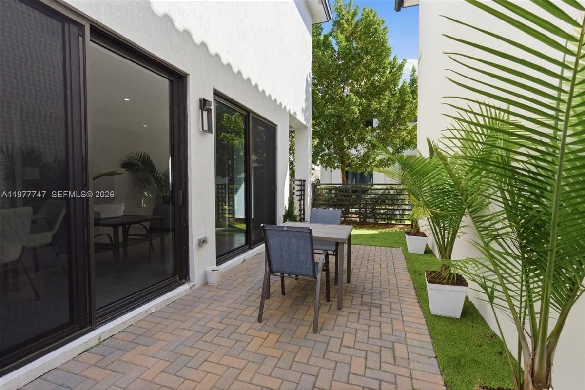 Real estate property located at 4395 80th Ct, Miami-dade, Canarias East, Doral, FL