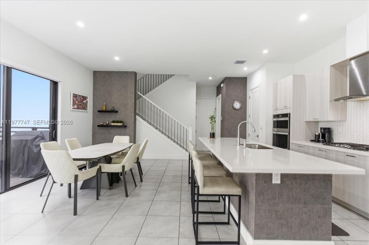 Real estate property located at 4395 80th Ct, Miami-dade, Canarias East, Doral, FL