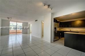Real estate property located at 5555 Collins Ave #15W, Miami-dade, Oceanside Plaza Condo, Miami Beach, FL